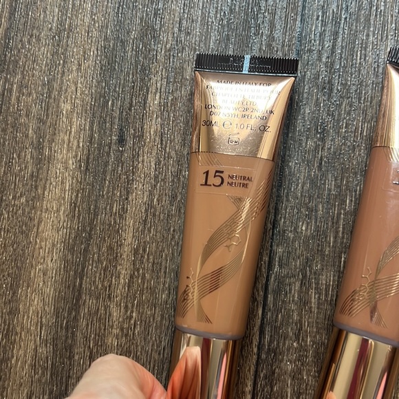 Charlotte Tilbury Beautiful Skin Foundation - Picture 4 of 6